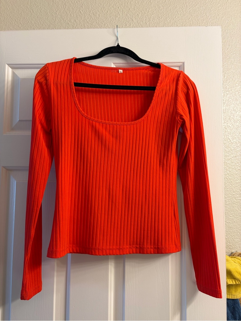 Women’s Ribbed Long-Sleeve Scoop Neck Top - Red